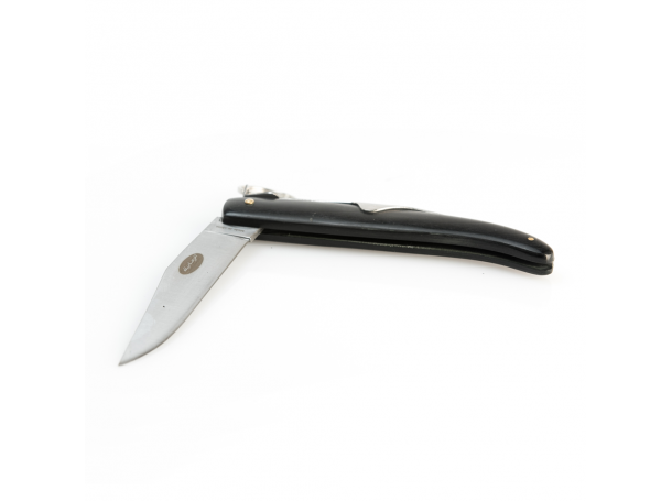 سكين من الرماية تستخدم في رحلات البر