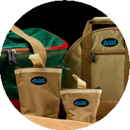 الشاي والأطباق وأكياس الخضروات