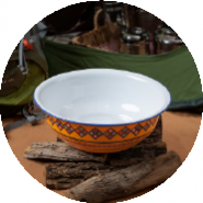 الأطباق وأواني التقديم