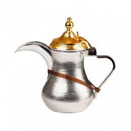 دلة منقوشة بغطاء ذهبي
