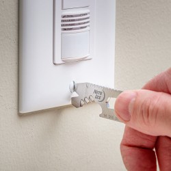 نايت ايز - أداة متعددة المهام فولاذية 8 في 1 | ميدالية مفاتيح 