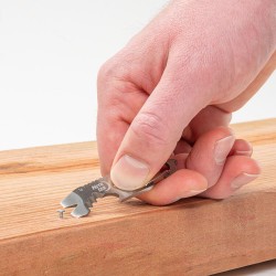 نايت ايز - أداة متعددة المهام فولاذية 8 في 1 | ميدالية مفاتيح 