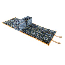 الرماية - جلسة بر بطراز شعبي تراثي سعودي اللون أزرق (200×70) سم مع 2 مركا 